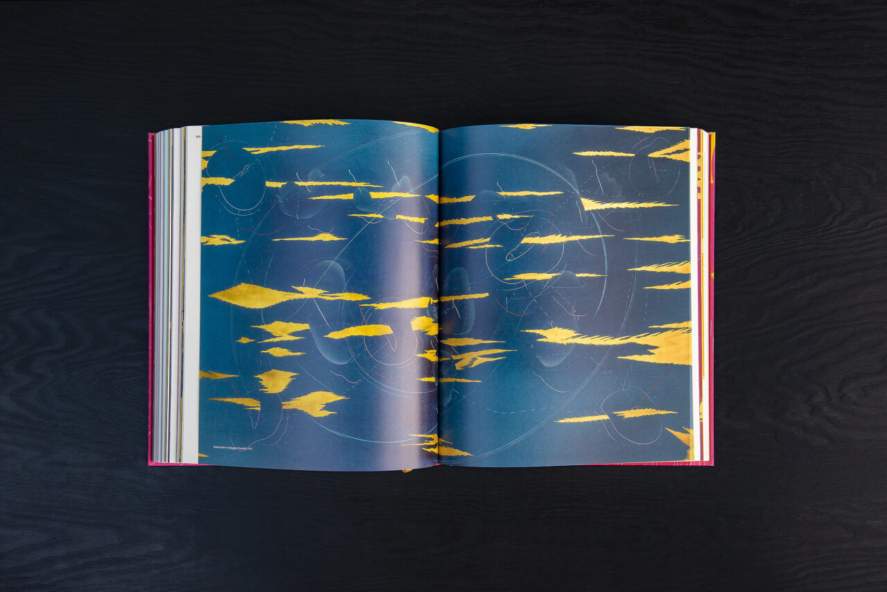 Jorinde Voigt – Immersion, Catalog on the occasion of the exhibition Jorinde Voigt. Universal Turn at Horst-Janssen-Museum, Oldenburg, Editor: Jorinde Voigt, Language: English, German, total pages: 416, Publishing: Hatje Cantz, ISBN 978-3-7757-4524-6, Price: €52,00. inside 1