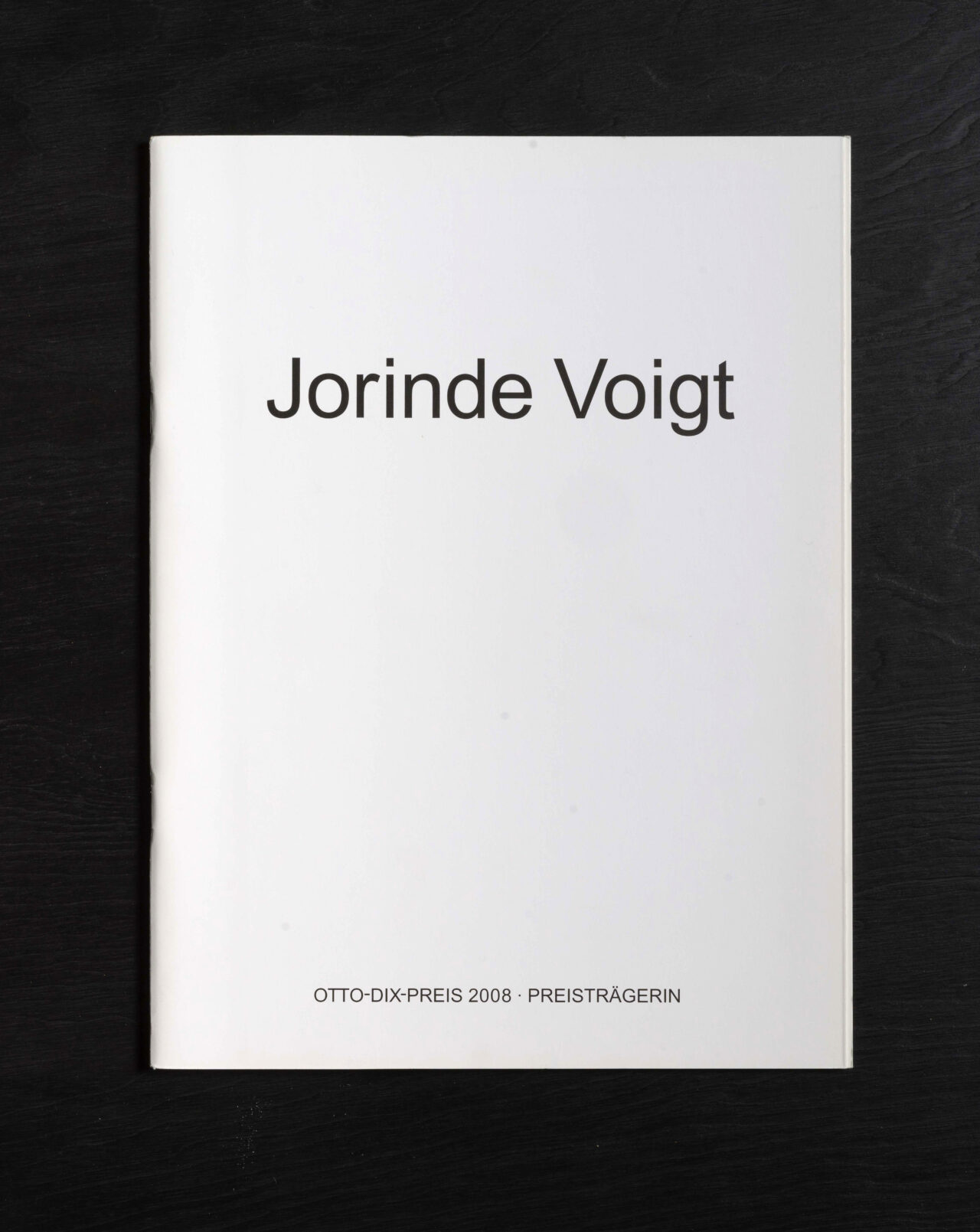 Jorinde Voigt. Otto-Dix-Preis 2008. Preisträgerin; Catalog on the occasion of the same entitled exhibition and awarding as the Price winner at Kunstsammlung Gera. Editor: Dr. Holger Peter Saupe, Text: Andreas Schalhorn. Language: Englisch, German, total pages: 23, contribution: all pages. Publishing: Kunstsammlung Gera. ISBN: 978-3-910051-56-0, Price: €15,00.