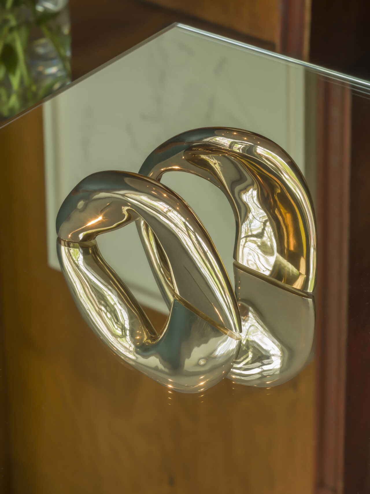 WV 2019-061 Double Infinite II Jorinde Voigt Berlin 2019 Two parts, 10 x 19 and 7 x 19 cm 1147 and 1212 g two-part bronze sculpture, chased, polished, waxed Installation on reflecting surface Unique Signed on the cutting edge