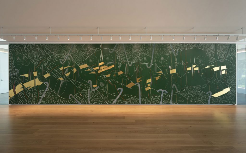 WV 2019-099 Vertical Jorinde Voigt Houston 2019 Two part mural, 289,56 x 1097,28 cm und 289,56 x 487,68 cm Chalks and gold leaf on wall paint unique work signed Temporary installation from 28.09.2019 until 30.09.2020 In the entrance area of the Menil Drawing Institute. The Menil Collection, Houston, USA
