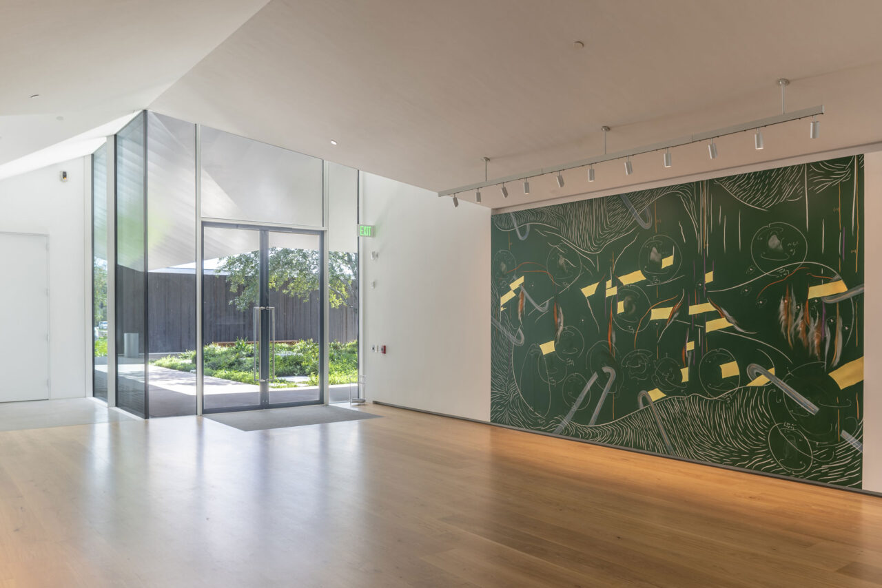 WV 2019-099 Vertical Jorinde Voigt Houston 2019 Two part mural, 289,56 x 1097,28 cm und 289,56 x 487,68 cm Chalks and gold leaf on wall paint unique work signed Temporary installation from 28.09.2019 until 30.09.2020 In the entrance area of the Menil Drawing Institute. The Menil Collection, Houston, USA